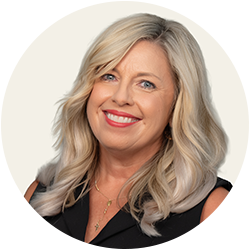 Mindy Kelly Headshot Circle